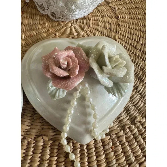 Vintage two piece Heart Trinket set - Picture 5 of 10